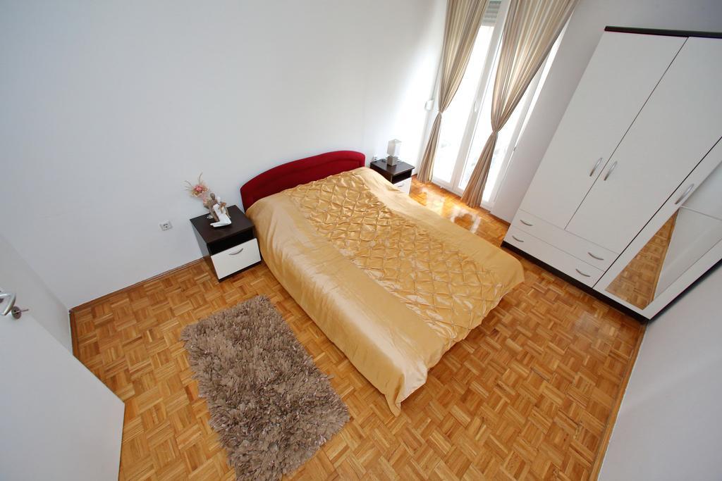 Apartament Lilic *